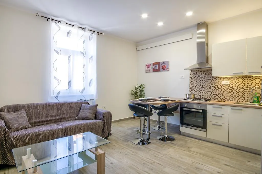 Apartment Emilija بولا